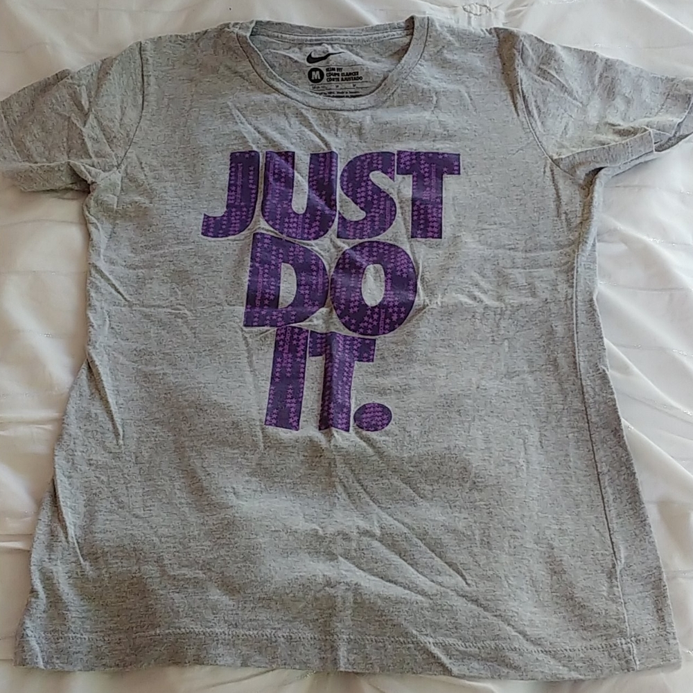 Nike Slim Fit Tee Shirt - Like New!